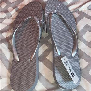 Mossimo flip flops